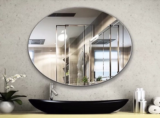 Tấm gương nh&agrave; tắm s&aacute;ng b&oacute;ng tr&ocirc;ng như mới