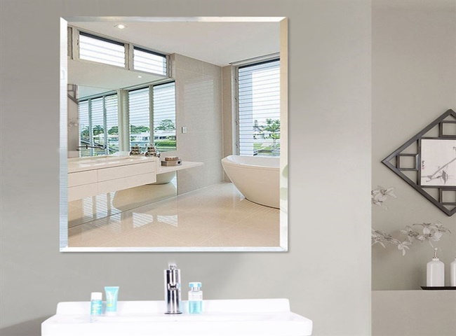 Mẹo vệ sinh chiếc gương treo tường nh&agrave; tắm