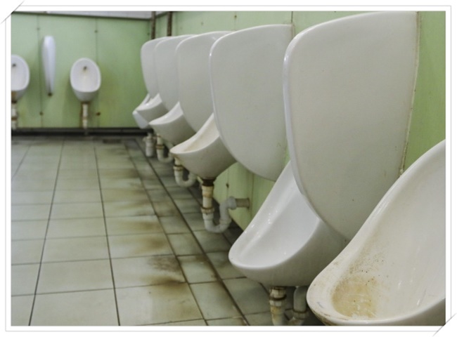 Không thường thông nghẹt bồn tiểu nam quận Thủ Đức sẽ gây ố vàng