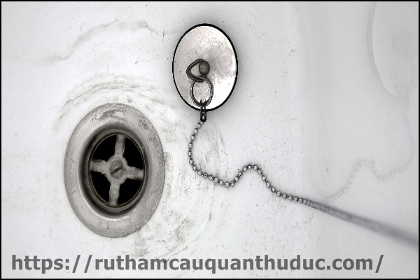 Làm sạch đường ống nước bồn tắm