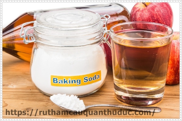 Thông bồn cầu bằng baking soda và giấm