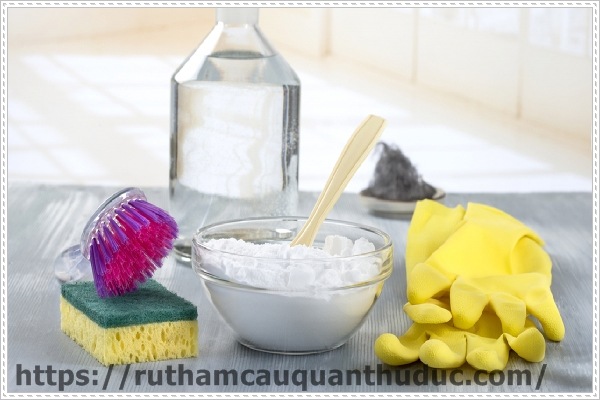 Cách thông bồn cầu nghẹt bằng baking soda và giấm hiệu quả