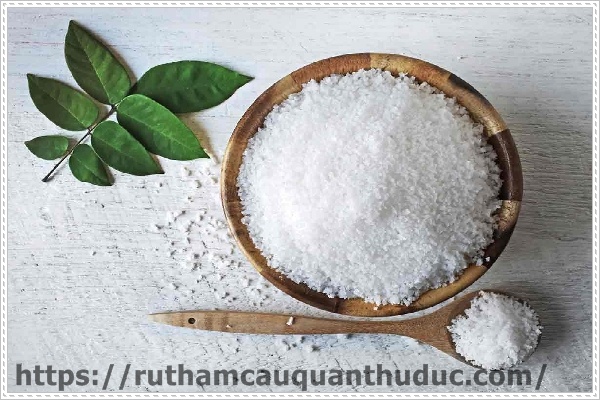 Cách thông bồn cầu nghẹt bằng muối