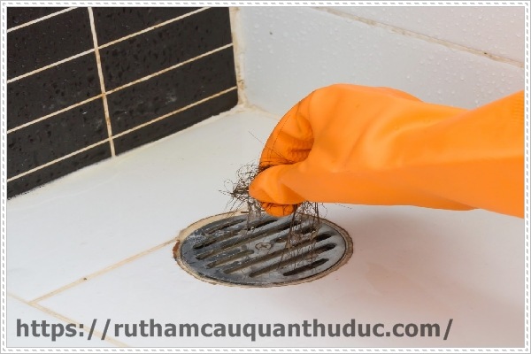 Thường xuyên chà rửa tất cả các bộ phận có trong nhà vệ sinh