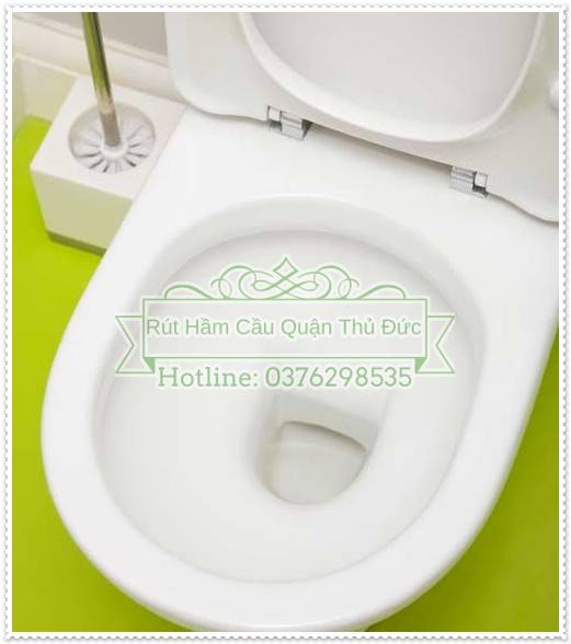 Quá trình dùng băng keo thông bồn cầu