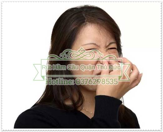 Nh&agrave; vệ sinh bốc m&ugrave;i h&ocirc;i khi trời mưa l&agrave; do đ&acirc;u