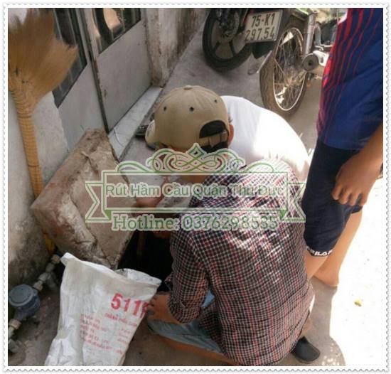 Bể phốt đầy làm bồn cầu nghẹt
